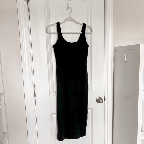 vuori Halo Essential Dress Black Heather Midi - Picture 4 of 7